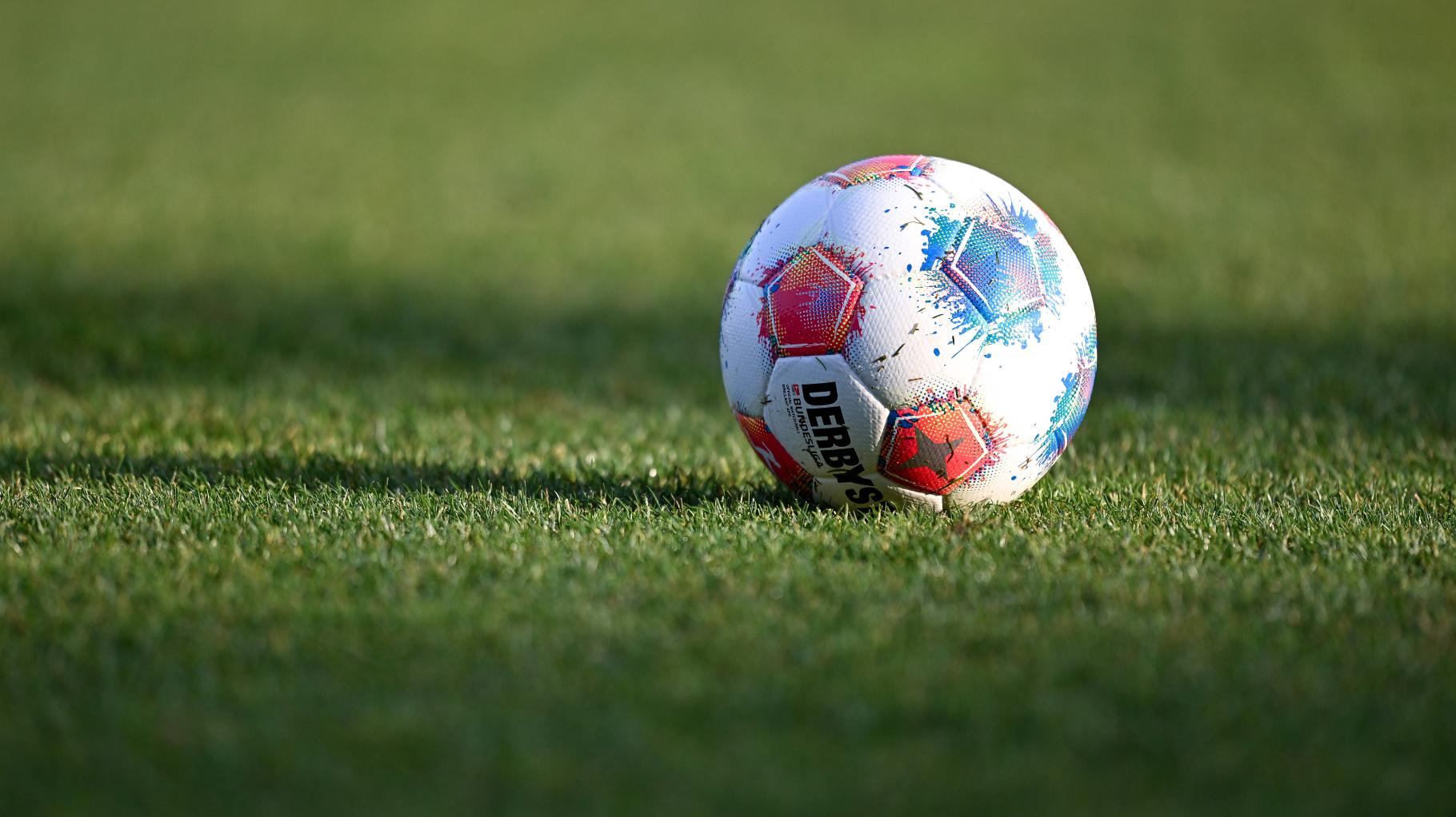 Fußballer stirbt bei Ligaspiel: Hat verschluckte Münze zu Zusammenbruch geführt?