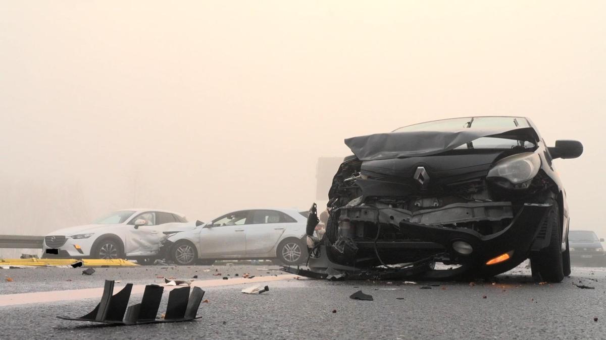 Am-Osnabr-cker-S-dkreuz-Dashcam-filmt-Massencrash-mit-f-nf-Autos-auf-der-A33