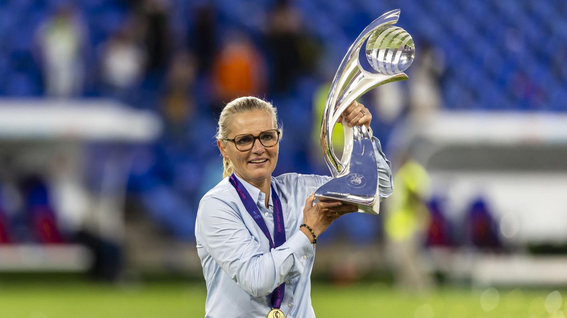 England-Trainerin Wiegman erhält Ritterschlag