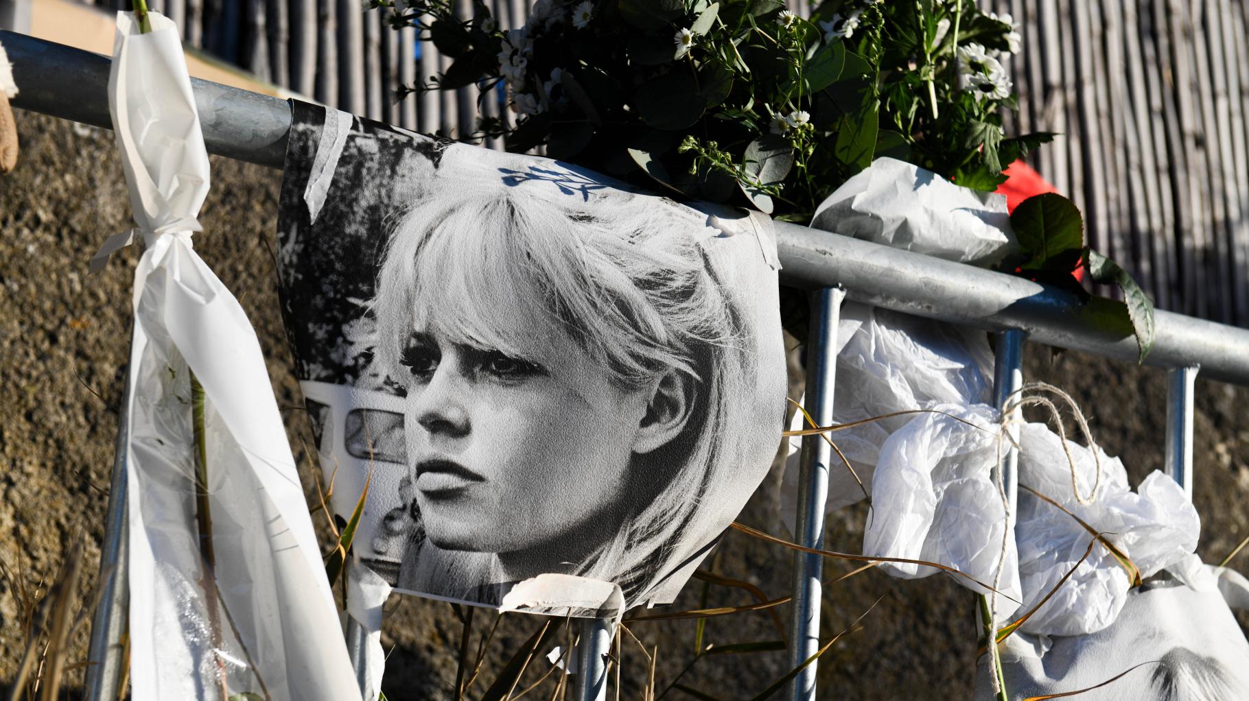 Marine Le Pen se je udeležila pogreba filmske legende Brigitte Bardot, Emmanuel Macron je bil odsoten