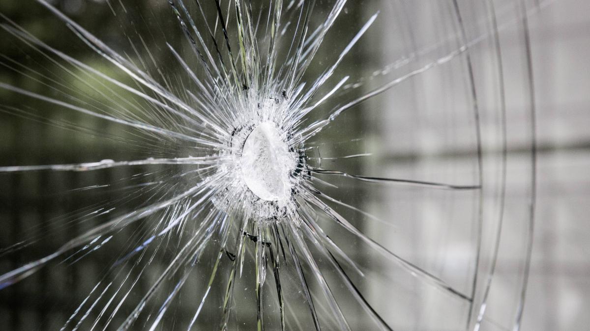 Unbekannte-schie-en-auf-DRK-Vereinsheim-am-Saerbecker-Damm-in-Alt-Lotte