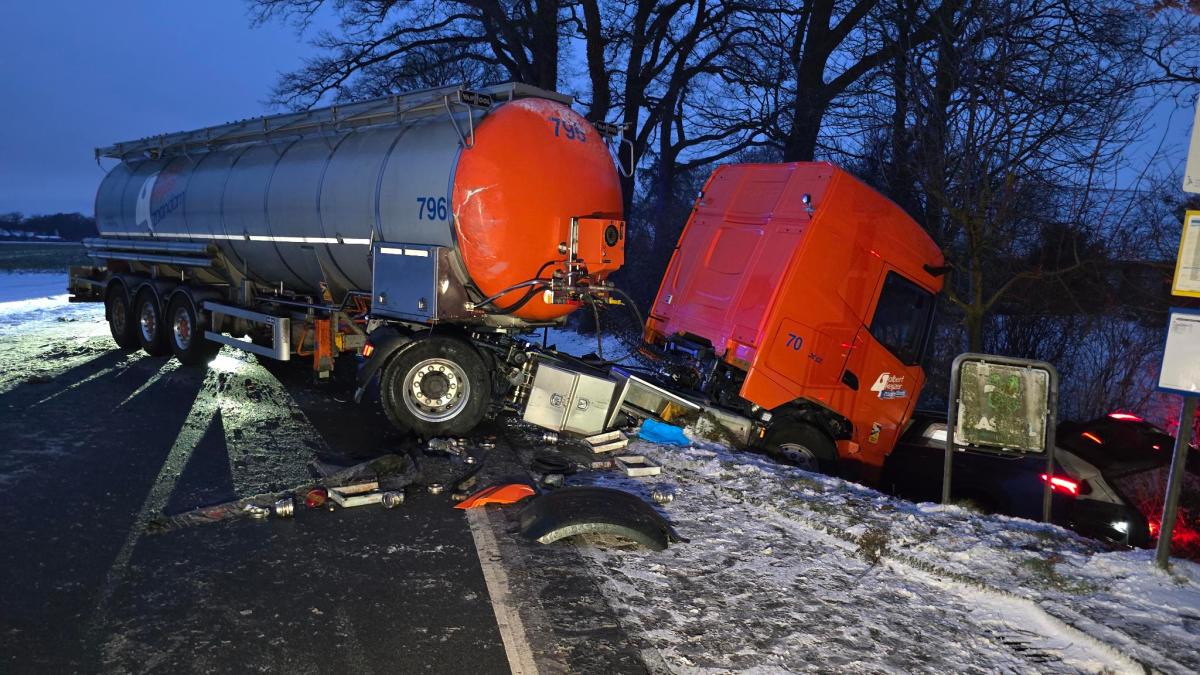 Eisglatte-Stra-e-Nach-Unfall-mit-zwei-Lkw-in-Lastrup-B213-gesperrt