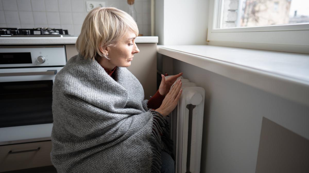 Von-Handtuch-bis-Wasserschale-Mit-diesen-4-Heiz-Tricks-kommen-Sie-gut-durch-den-Frost