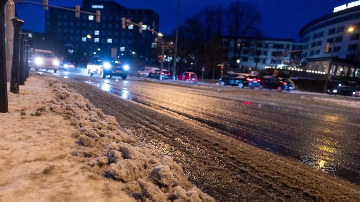 13-Unf-lle-in-Stadt-und-Landkreis-Osnabr-ck-Lkw-kommt-Berg-nicht-hoch