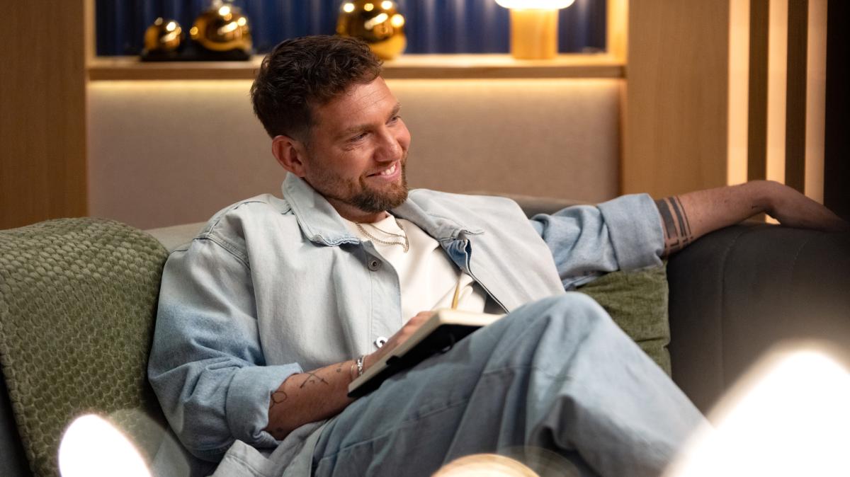 -Aus-dem-Nichts-Sohn-von-H-hner-Star-u-ert-sich-im-Fernsehen-zu-seiner-Krebserkrankung