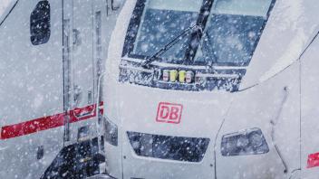 Schrittweise soll der Betrieb im Fernverkehr nach dem Surm-Chaos durch „Elli“ wiederaufgenommen werden, heißt es vonseiten der Bahn.