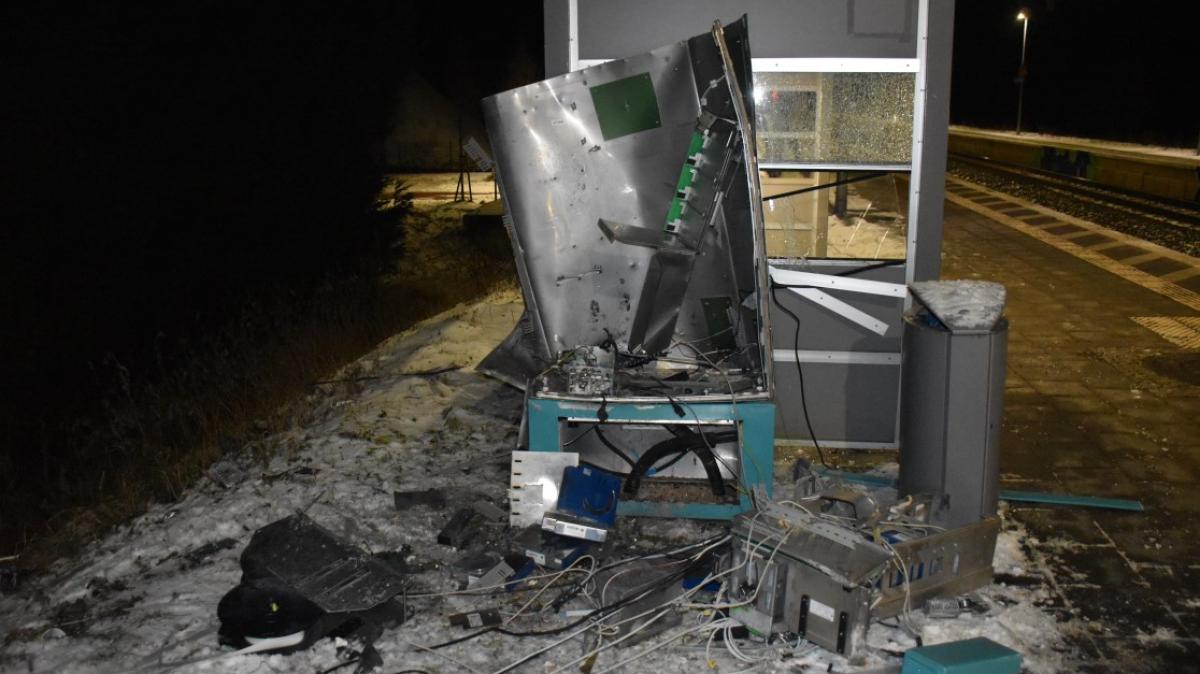 Erneut-sprengten-Vandalen-einen-Fahrkartenautomaten-am-Bahnhof-Natrup-Hagen