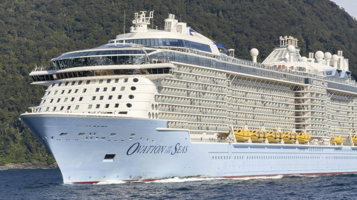 Luxusliner-aus-der-Meyer-Werft-Mann-stirbt-auf-Kreuzfahrtschiff-in-Singapur