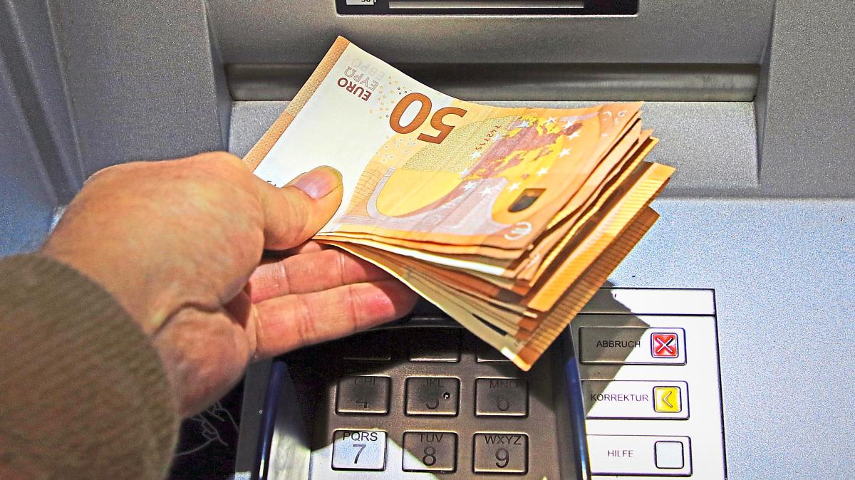 Falscher-Bankmitarbeiter-ergaunert-in-Osnabr-ck-EC-Karte-und-hebt-Geld-ab