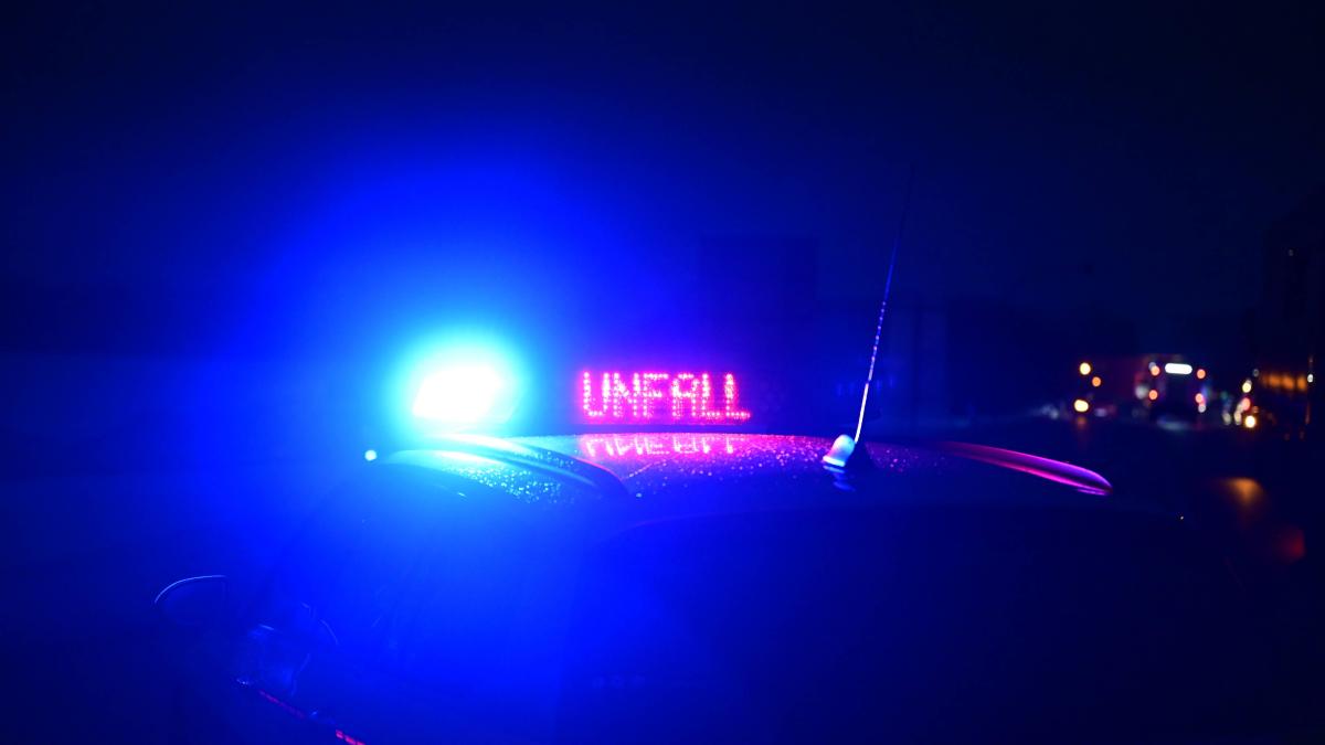 Unfall-auf-der-A1-bei-Wallenhorst-Lkw-ger-t-auf-glatter-Fahrbahn-ins-Schleudern