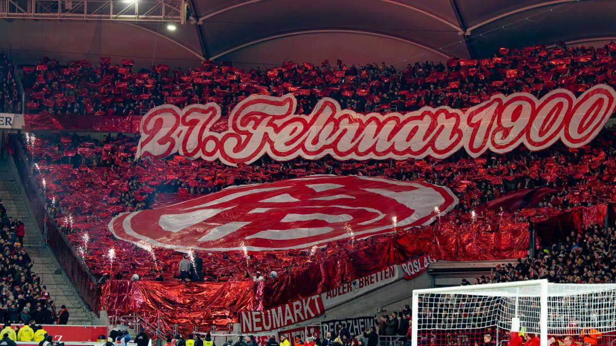 -Habt-ihr-Lack-gesoffen-Neu-herausgebrachtes-Sammlerst-ck-des-FC-Bayern-sorgt-f-r-Fan-Wut