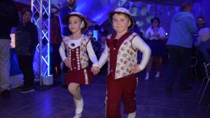 Auch das „Mini Tanzpaar“ hat eine Choreografie einstudiert, die den Besuchern der Prunk- und Kostümsitzung vorgeführt wurde.