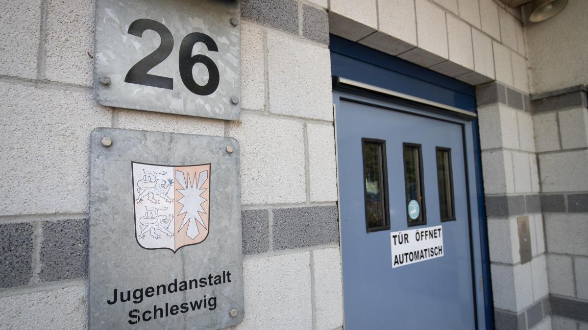 Schleswig Juvenile Detention Center: Inmate injures staff member in the ...
