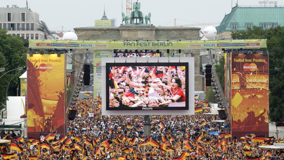 Traum-vom-Sommerm-rchen-K-nnte-die-Fu-ball-WM-2042-wieder-nach-Deutschland-kommen-