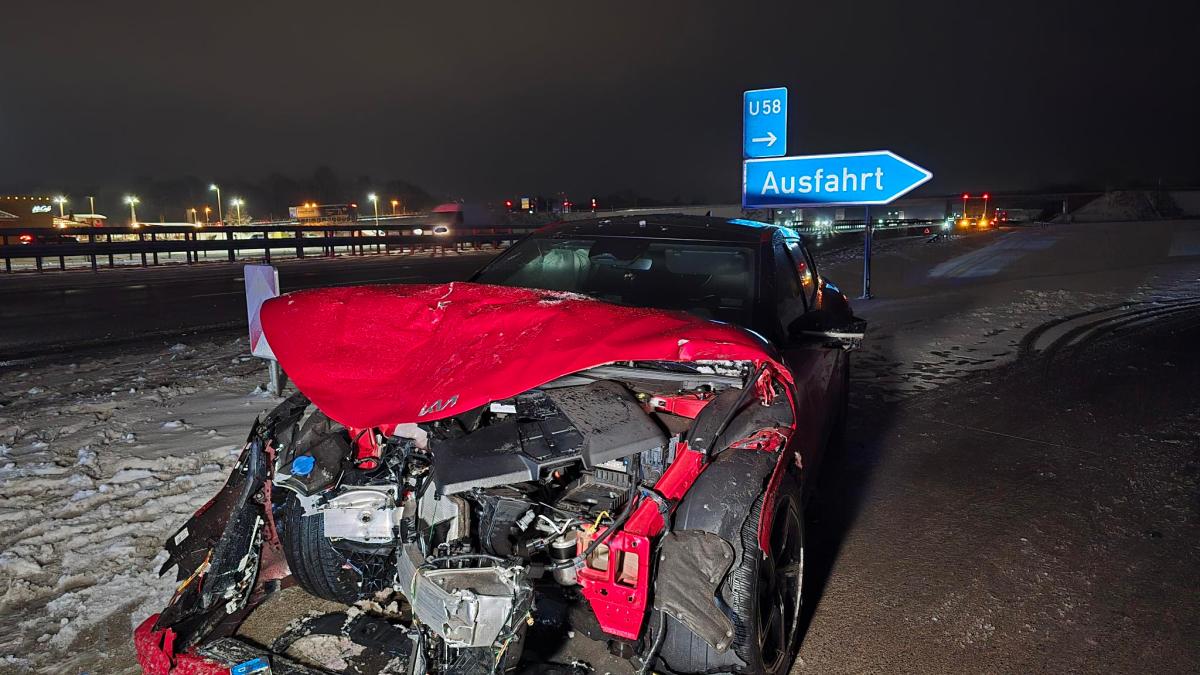 Unfall-auf-der-A1-bei-Neuenkirchen-V-rden-Es-ist-spiegelglatt-
