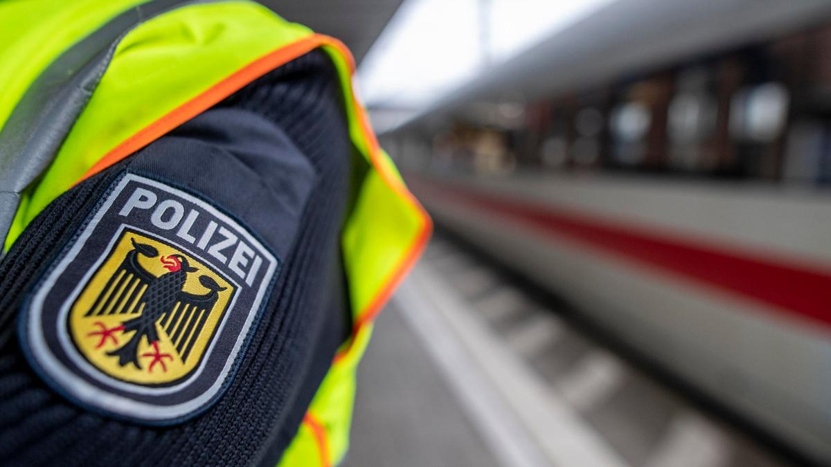 Children place objects on railway tracks: Police warn of dangers