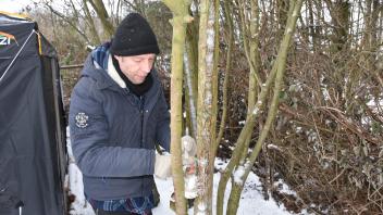 Christian B. (49) in seinem Waldlager in Kiel-Wellsee
