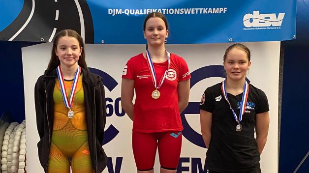 Jaike Marie Petersen (Mitte), gewann bei langen Kraulstrecken in überzeugender Manier.