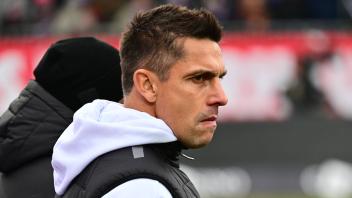 War nach der 1:2-Niederlage von Holstein Kiel gegen die SpVgg Greuther Fürth bedient: Marcel Rapp ärgerte sich über „dämliche“ Fehler und die harmlose Offensive.