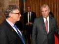 Die neu-veröffentlichten Dokumente im Fall Jeffrey Epstein belasten nicht nur Ex-Prinz Andrew (r.) weiter, sondern setzen Microsoft-Gründer Bill Gates und viele weitere ebenfalls unter Druck.