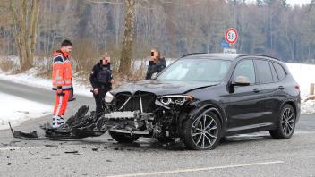 Die an dem Unfall beteiligten Autos mussten abgeschleppt werden.