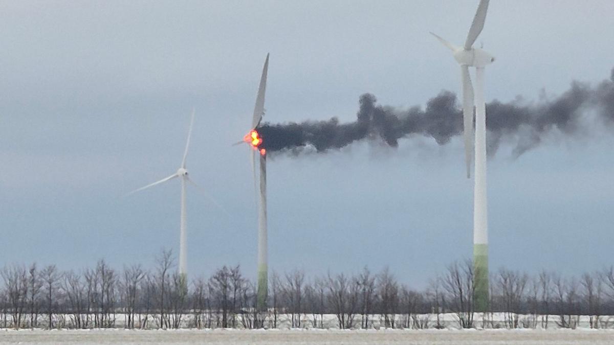 Major damage on Fehmarn: Wind turbine catches fire