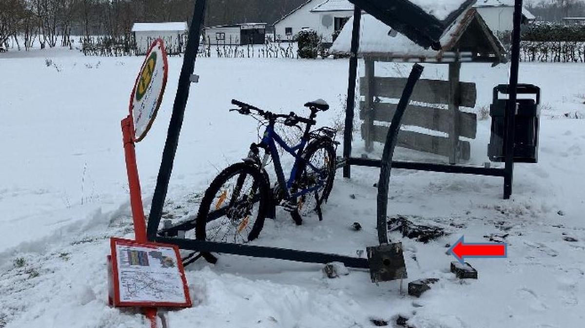 Unfallfahrer-zerlegt-Bushaltestelle-in-Bohmte-Polizei-sucht-Zeugen