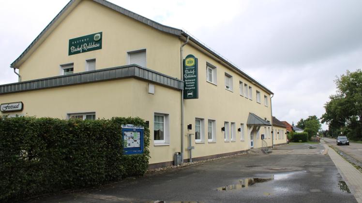 Die Betreiber des ehemaligen Gasthofs Bischof-Reddehase in Hesepe laden am 15. Februar ab 14 Uhr zu einer Einweihungsfeier ein. Jahrzehntelang feierte der Schützenverein Hesepe an und in der Gaststätte Bischof-Reddehase, jetzt wurde das ehemalige Gasthaus verkauft.