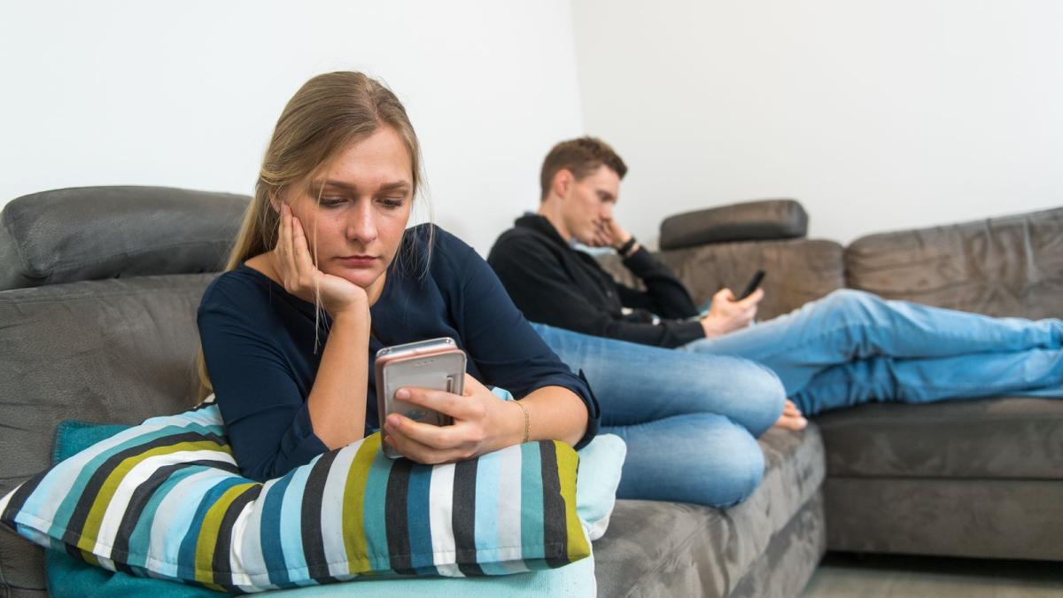 Geheimnisse-vor-Partner-Das-darf-man-laut-Experten-in-einer-stabilen-Beziehung-verschweigen