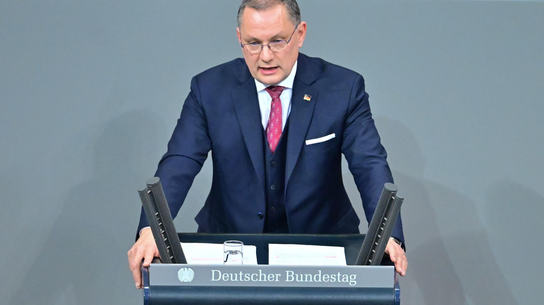 AfD-Chef Chrupalla beschäftigt Ehefrau eines Parteikollegen