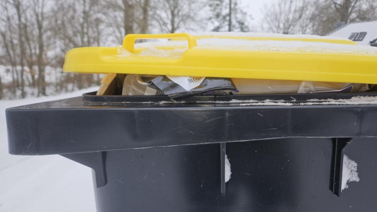 Yellow bin not emptied for eight weeks: Plastic waste is piling up