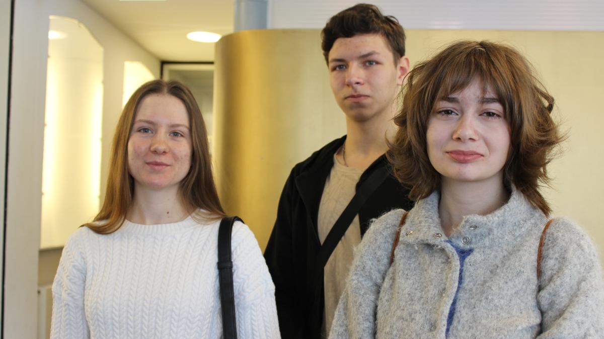 Ukrainian teenagers report on everyday life in war