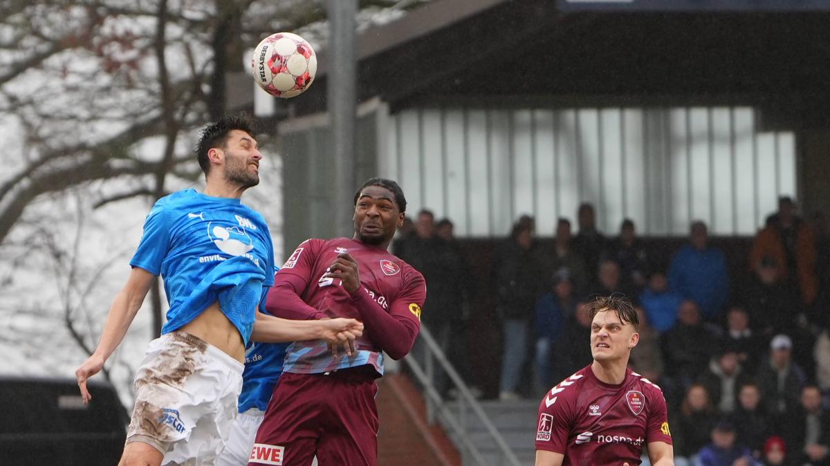 SC Weiche Flensburg 08 footballers celebrate 3-0 victory in Lohne