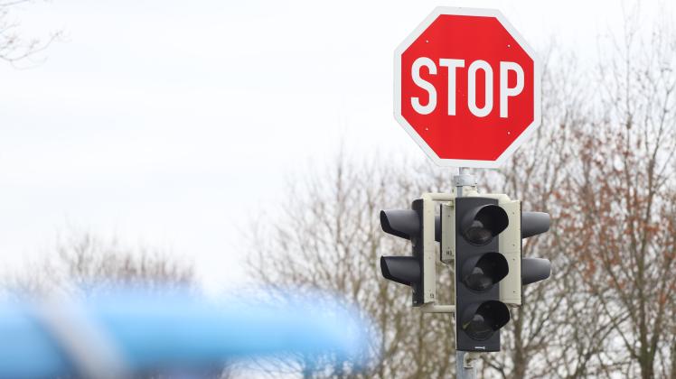 Unfall Ampel Groß Offenseth-Aspern Stromkasten