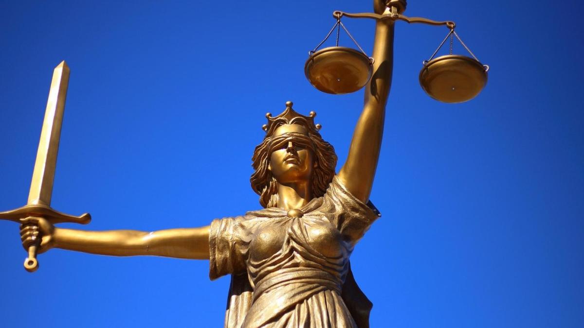 Strafe Zeichen Zwei Jahre Bewährung und 40 Euro Strafe
