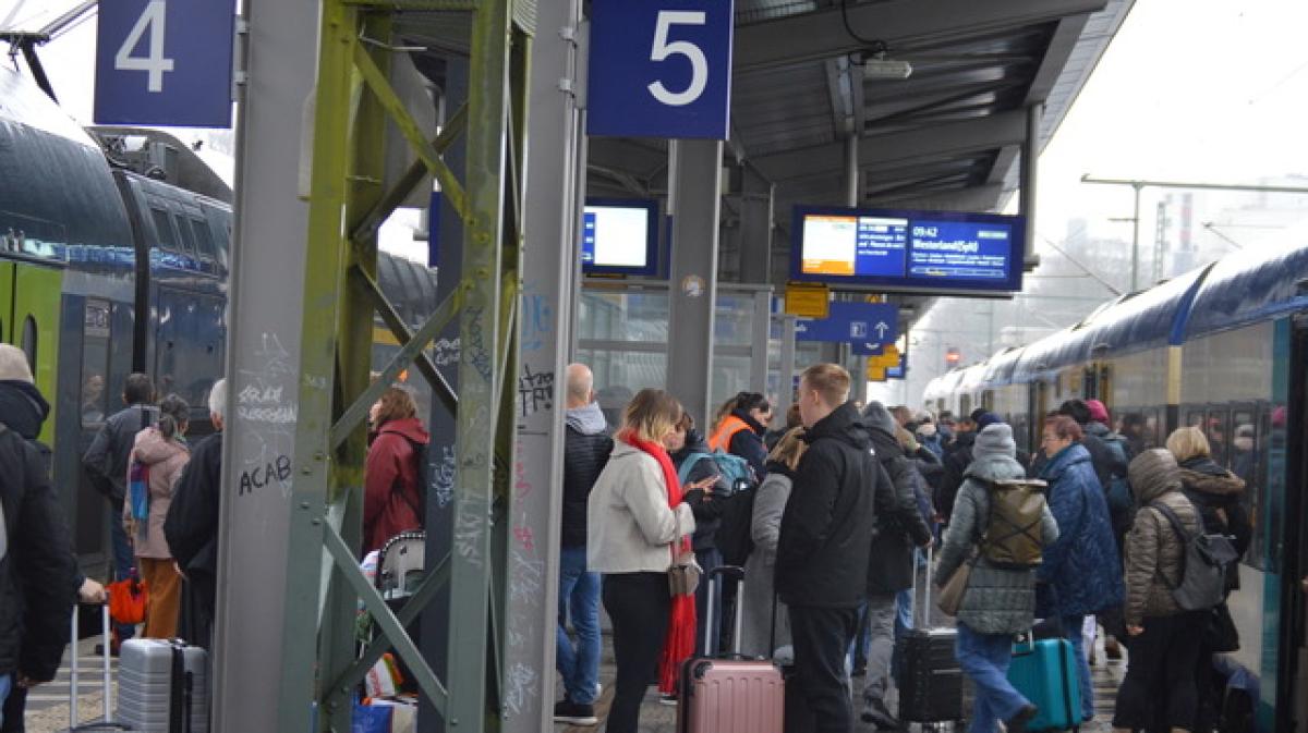 Pinneberg-Hamburg railway line closed: Denmark EC trains delayed