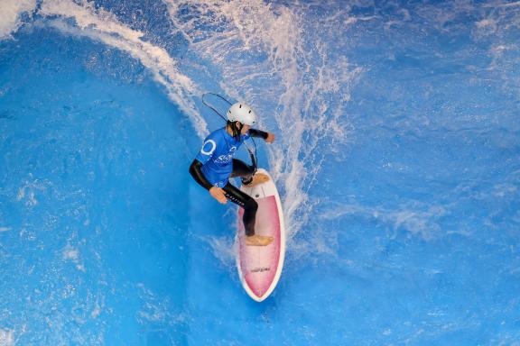 O2 Surfwelle O2 Masters in Osnabrück: Surf-Aktion auf der Hasewelle bei L&T