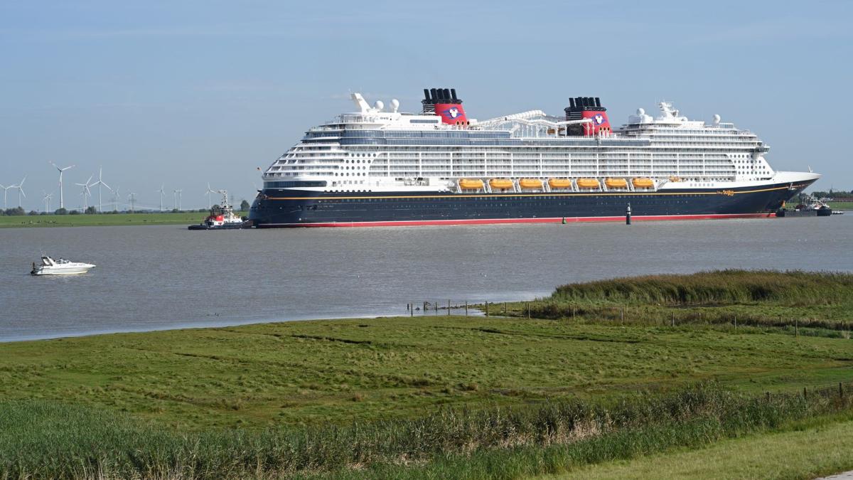 Emden replaces Eemshaven as the outfitting port for the Meyer shipyard