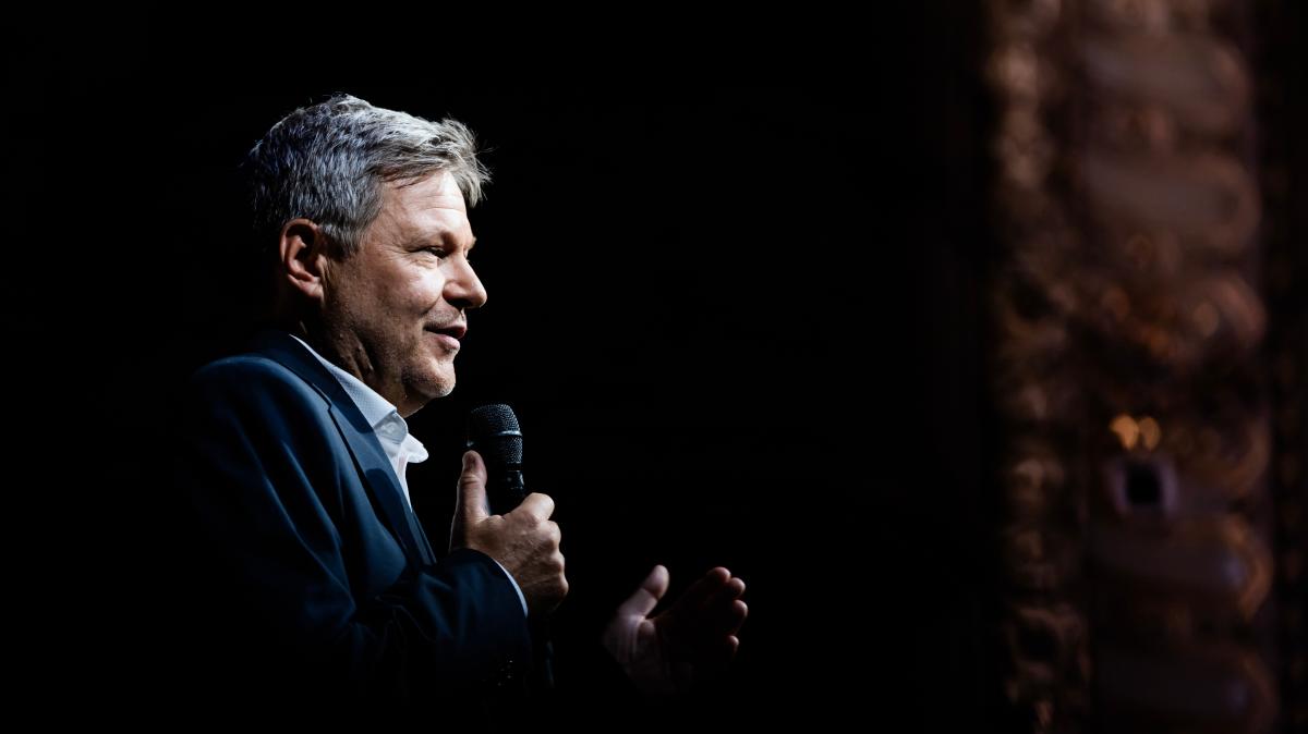 After withdrawing from politics: Robert Habeck is campaigning again