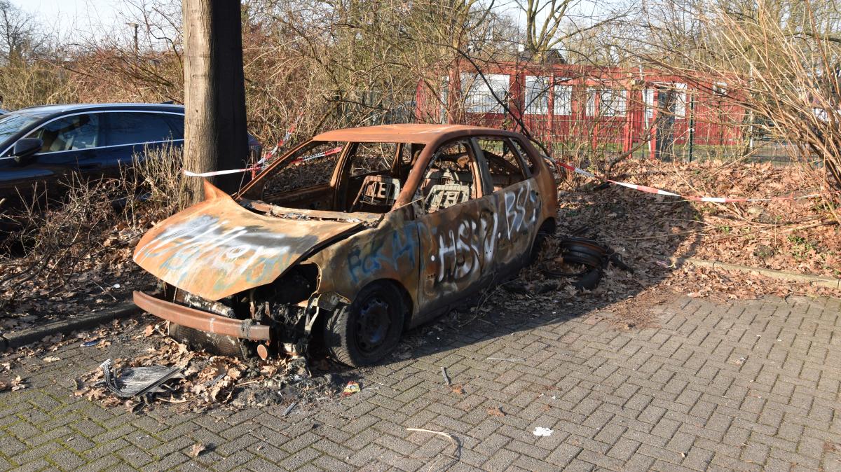 Pinneberg district: Car wreck has been blocking parking lot for a year