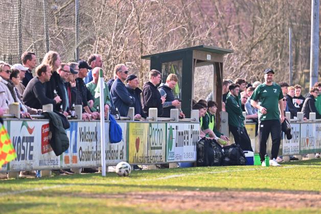 In den Heimspielen, wie zuletzt gegen Eintracht Rulle, kann sich der TuS Berge auf die Unterstützung seiner zahlreichen Anhänger verlassen. In den Heimspielen, wie zuletzt gegen Eintracht Rulle, kann sich der TuS Berge auf die Unterstützung seiner zahlreichen Anhänger verlassen.