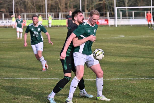 Einer von mehreren Erfolgsgaranten: Stürmer Patrick Middendorf (re.), der schon neun Saisontore erzielte. Einer von mehreren Erfolgsgaranten: Stürmer Patrick Middendorf (re.), der schon neun Saisontore erzielte.