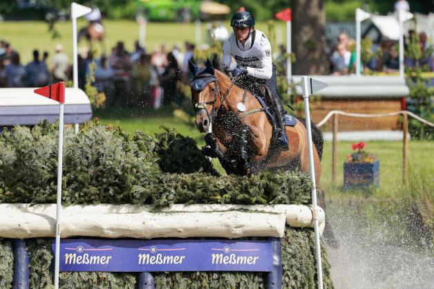 Dusche Rally Champagner-Dusche: Wie Mario Stevens zum dritten Mal DM-Gold hol