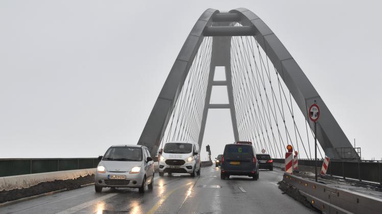 Stilvolle Sperrung Der Fehmarnsundbrcke Bildernull