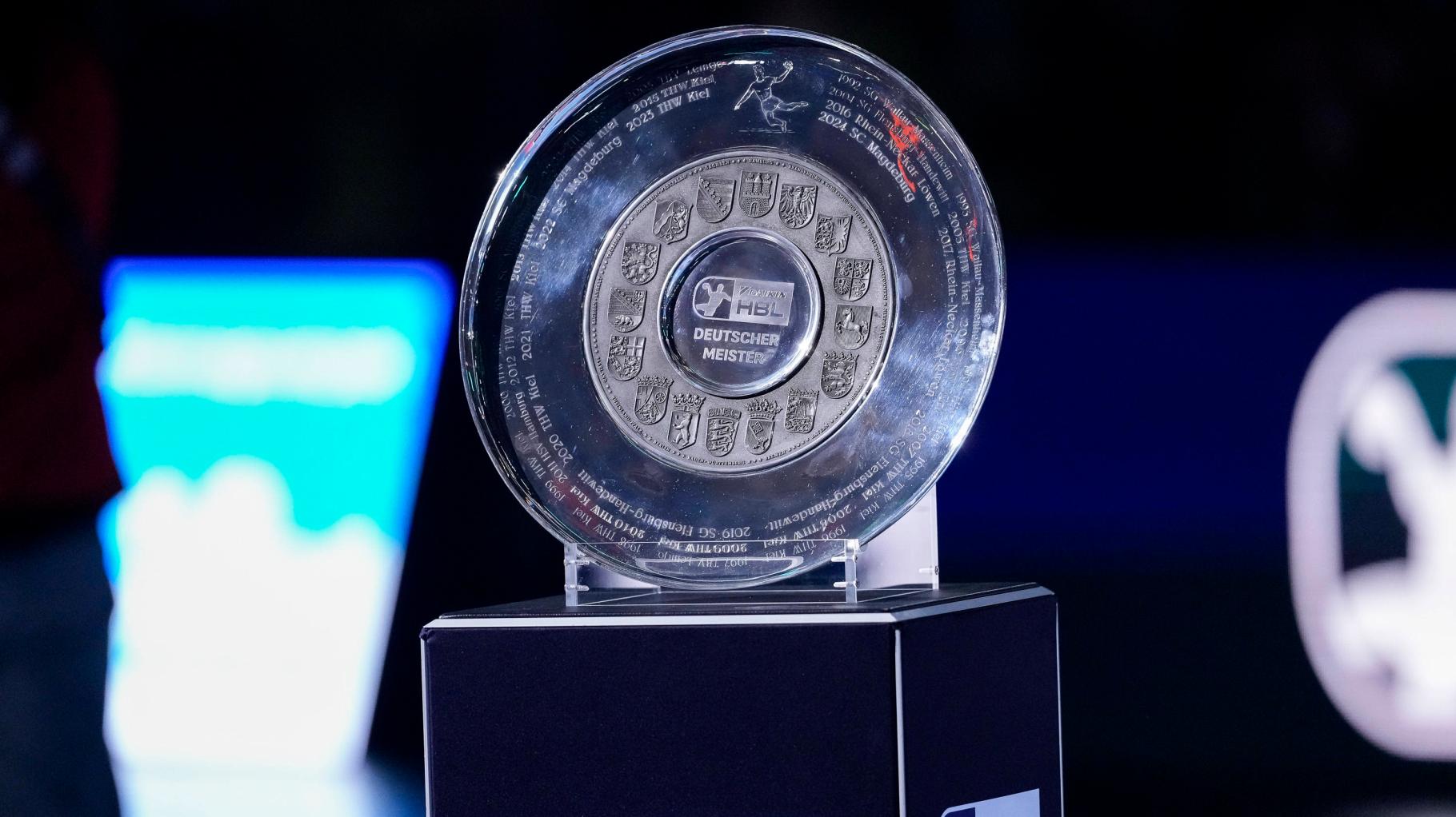 Füchse Berlin: Vermisste Meisterschale in Geschäftsstelle wiedergefunden