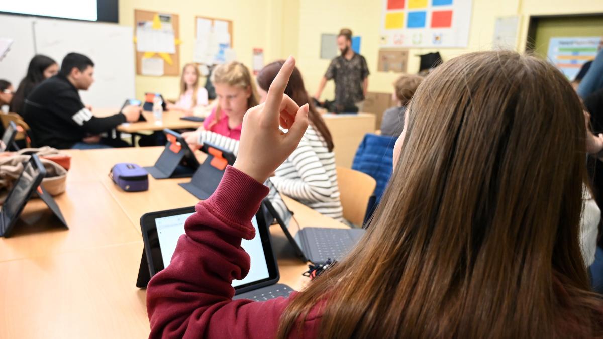 AI and schools: Teachers' Association President Düll sees the end of ...