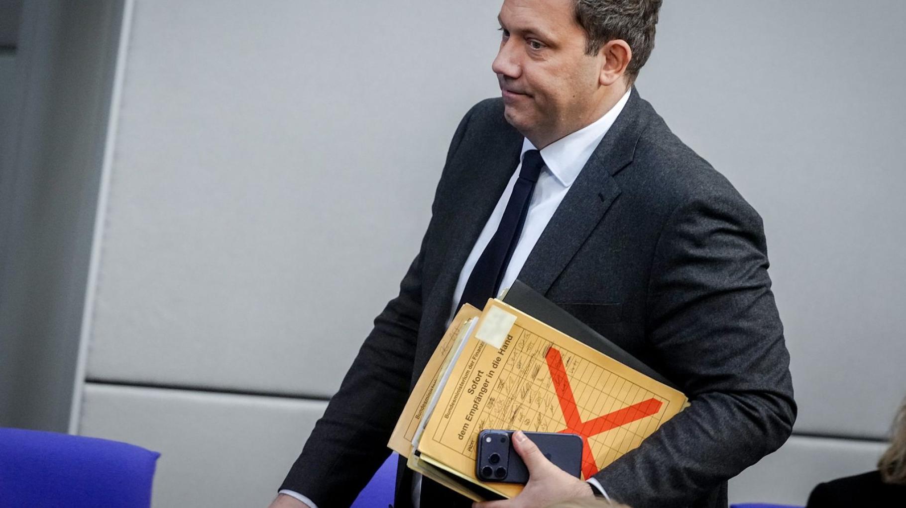 Klingbeil drängt Brüssel zu Übergewinnsteuer für Ölkonzerne