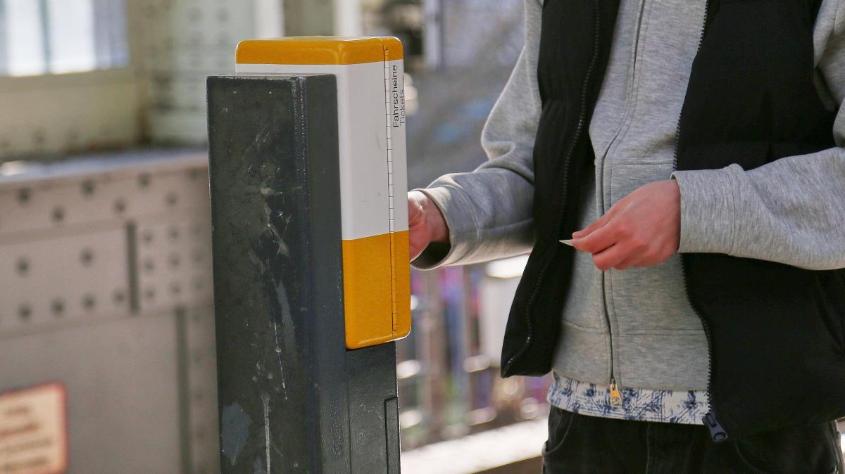 Strafe Zeichen Strafe fürs Schwarzfahren: Wenn 60 Euro nicht reichen