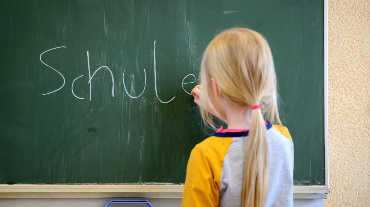 Cursive writing in primary school: Teacher calls for flexibility