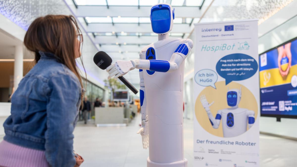 Service robot Hugo at the UKSH: This is how AI works in the Kiel hospital